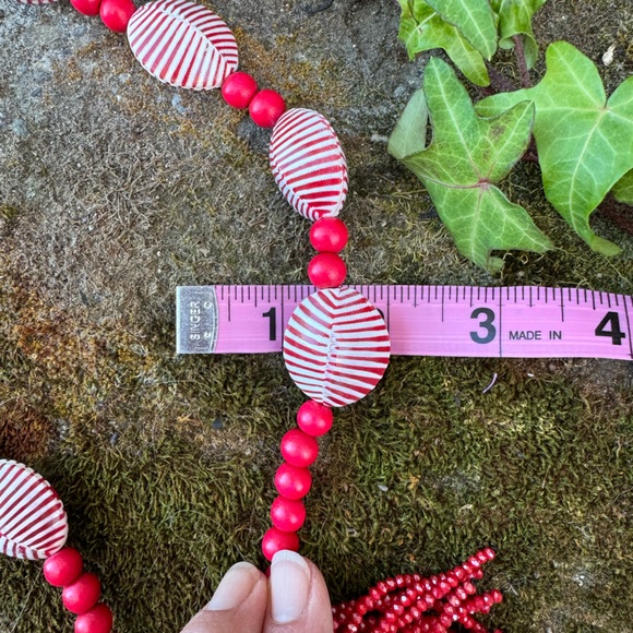 NWOT Shell and Wood Bead Tassel Necklace - Picture 5 of 7